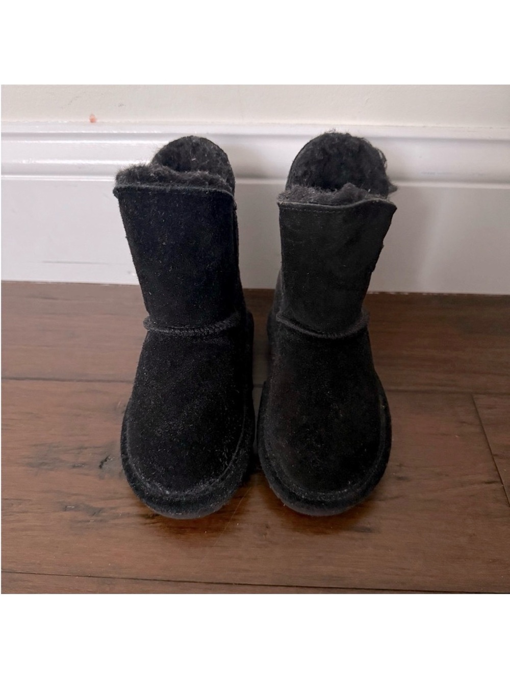 New BEARPAW Suede Shearling Lined Kids Boots - Picture 3 of 7